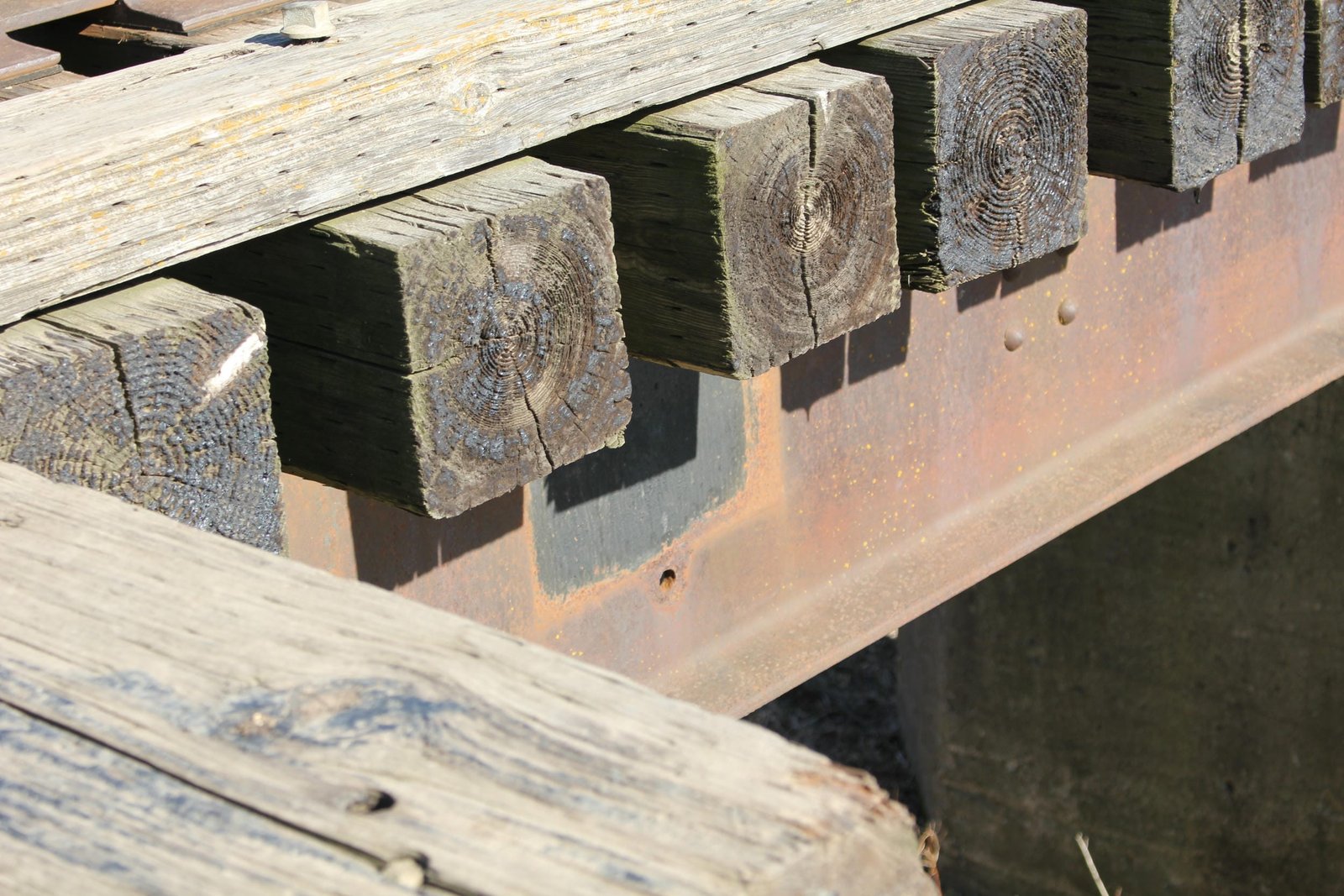 Missing plaque, north span